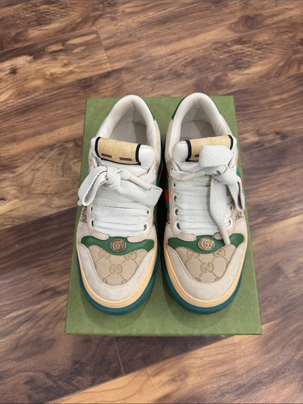 Gucci Women GG Canvas Low-Top Sneakers in Beige and Green